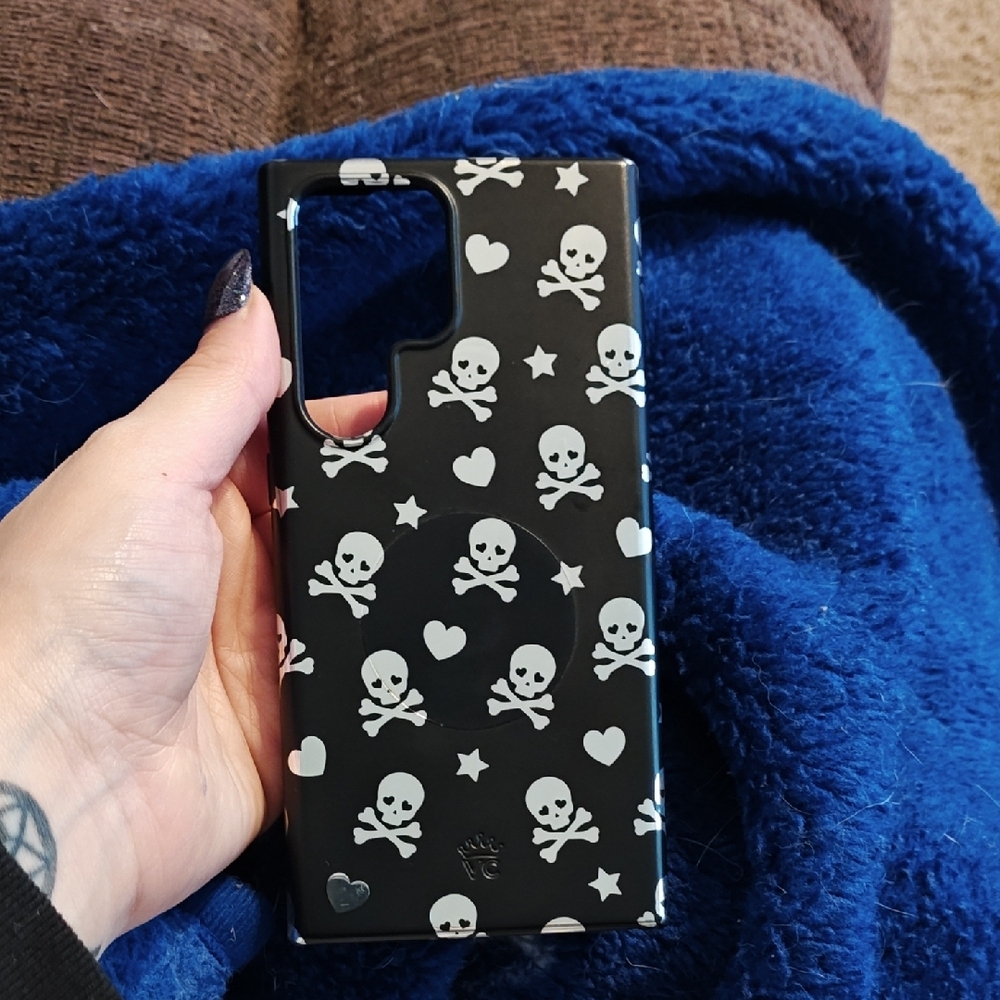 S23 Ultra Velvet Cavier Black Skull Pattern Phone Case